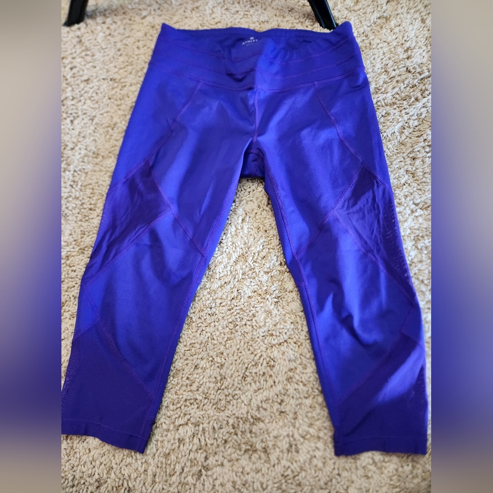 Athleta sonar capri leggings